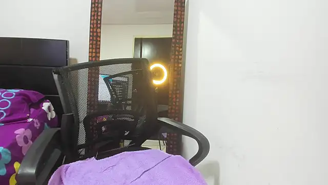 Snapshot of Karljensen33 chatting on 01-18-25, 07:37 Karljensen33 online show from 01-18-25, 07:37