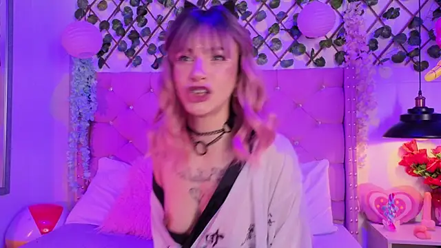 Snapshot of lauren_evans96 chatting on 11-11-25, 01:27 lauren evans96 online show from 11-11-25, 01:27