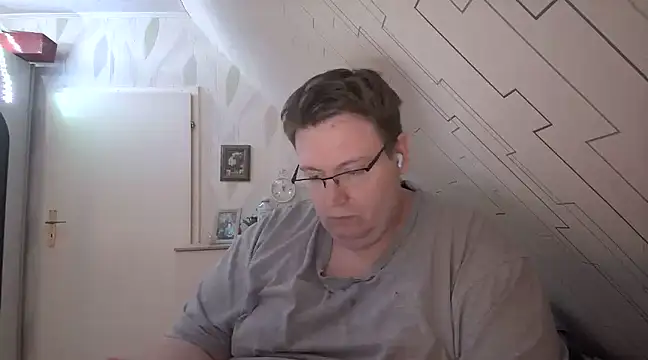 Snapshot of der_alex38 chatting on 02-14-25, 10:14 der alex38 online show from 02-14-25, 10:14