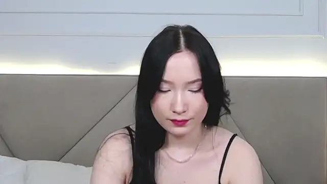 Snapshot of LeilaLow chatting on 12-29-24, 03:03 LeilaLow online show from 12-29-24, 03:03