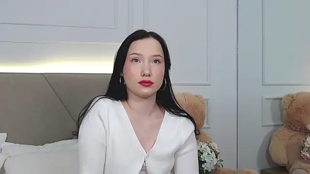 Snapshot of LeilaLow chatting on 01-15-25, 12:15 LeilaLow online show from 01-15-25, 12:15