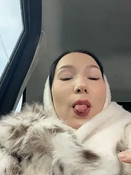 Snapshot of LeilaLow chatting on 02-16-25, 11:59 LeilaLow online show from 02-16-25, 11:59