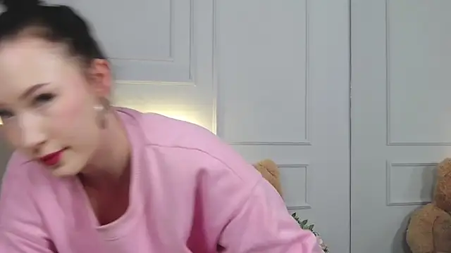 Snapshot of LeilaLow chatting on 02-27-25, 11:20 LeilaLow online show from 02-27-25, 11:20