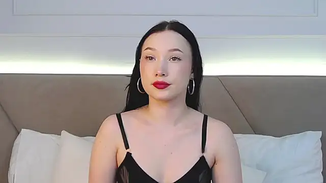 Snapshot of LeilaLow chatting on 02-27-25, 02:21 LeilaLow online show from 02-27-25, 02:21