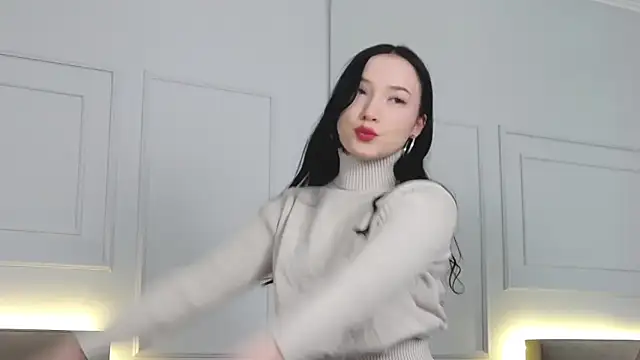 Snapshot of LeilaLow chatting on 03-20-25, 12:00 LeilaLow online show from 03-20-25, 12:00