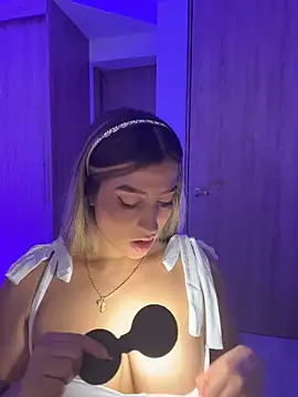 Issabela G1 online show from 02-18-26, 03:24