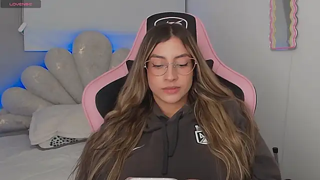 Issabela G1 online show from 03-07-26, 03:03