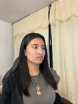 paulinamoons1 online show from 05-12-26, 06:32