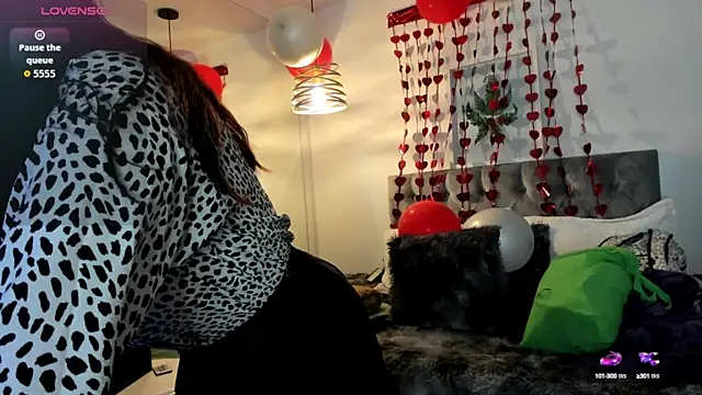 Snapshot of Nami_sunny chatting on 09-19-25, 07:47 Nami sunny online show from 09-19-25, 07:47