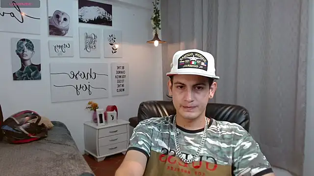 Snapshot of Cerokershelby chatting on 10-07-25, 07:44 Cerokershelby online show from 10-07-25, 07:44