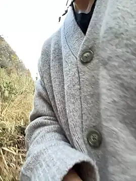 Snapshot of Hideen-real-face chatting on 11-21-25, 06:23 Hideen-real-face online show from 11-21-25, 06:23