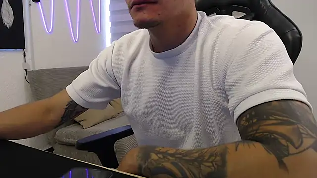 Snapshot of team_dinamite69 chatting on 10-18-25, 06:08 team dinamite69 online show from 10-18-25, 06:08