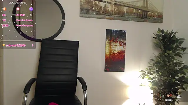 Elena Ruiz online show from 12-17-24, 04:45