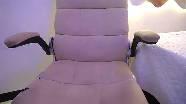 LAURA SMIITH online show from 03-21-25, 05:21