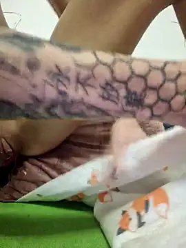 Snapshot of roxi_katty chatting on 03-15-25, 06:03 roxi katty online show from 03-15-25, 06:03