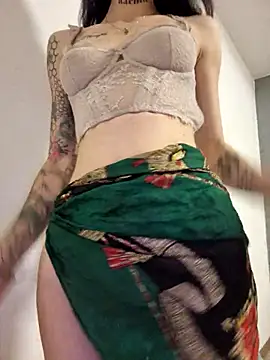 Snapshot of roxi_katty chatting on 10-05-25, 12:53 roxi katty online show from 10-05-25, 12:53