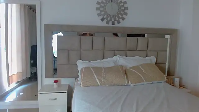 Snapshot of zoecruzz chatting on 01-18-25, 01:51 zoecruzz online show from 01-18-25, 01:51