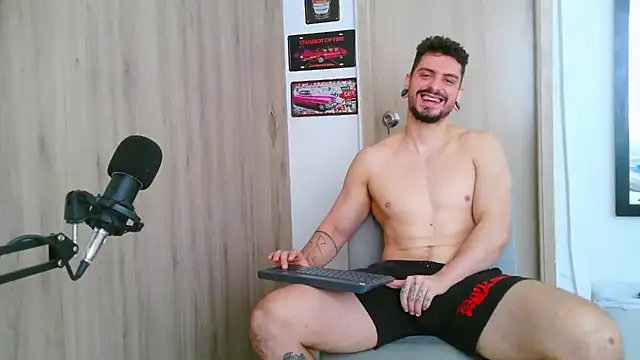 Aaron kwok28 online show from 01-08-26, 06:43