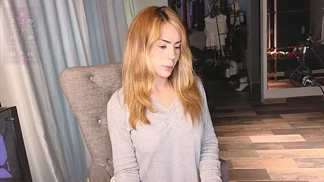 Snapshot of greyslopez chatting on 10-15-25, 07:47 greyslopez online show from 10-15-25, 07:47