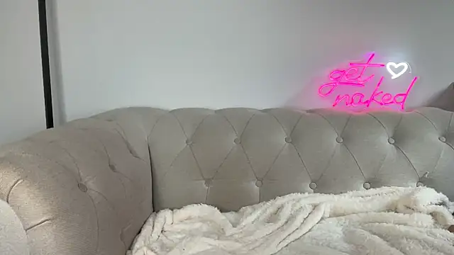 Snapshot of mollywilde chatting on 10-07-25, 10:56 mollywilde online show from 10-07-25, 10:56