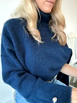 Snapshot of mollywilde chatting on 11-24-25, 08:47 mollywilde online show from 11-24-25, 08:47