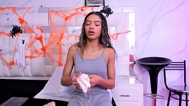 BritneyCollins online show from 10-13-25, 02:28