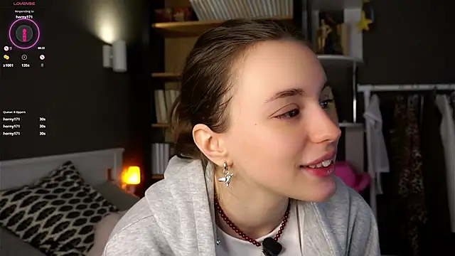 Snapshot of DarylBarks chatting on 10-17-25, 11:18 DarylBarks online show from 10-17-25, 11:18