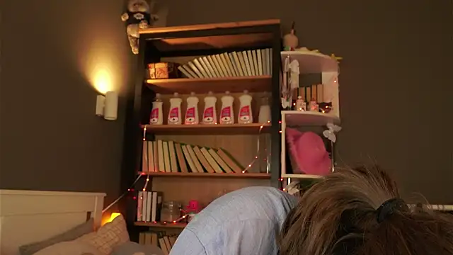 Snapshot of DarylBarks chatting on 02-15-26, 01:13 DarylBarks online show from 02-15-26, 01:13