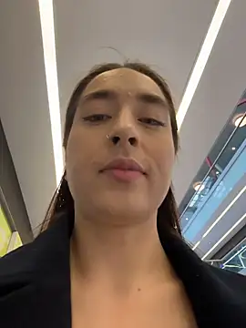 Holly Play online show from 04-07-26, 08:59