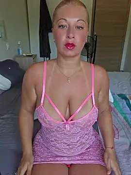 Snapshot of Chaudesquirt chatting on 07-16-26, 09:15 Chaudesquirt online show from 07-16-26, 09:15