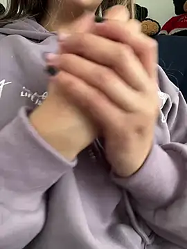 Snapshot of Iris_lee chatting on 02-02-25, 04:22 Iris lee online show from 02-02-25, 04:22