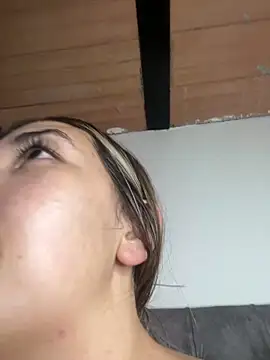 Snapshot of Iris_lee chatting on 02-21-25, 04:16 Iris lee online show from 02-21-25, 04:16