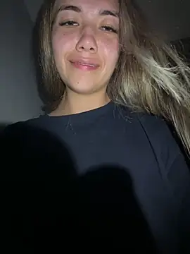 Snapshot of Iris_lee chatting on 03-07-25, 02:04 Iris lee online show from 03-07-25, 02:04