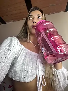 Snapshot of Iris_lee chatting on 03-18-25, 03:42 Iris lee online show from 03-18-25, 03:42