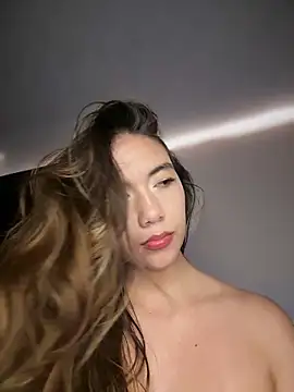 Snapshot of Iris_lee chatting on 04-28-26, 02:27 Iris lee online show from 04-28-26, 02:27