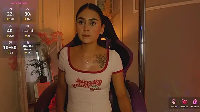 Snapshot of serena_jeyms chatting on 03-05-25, 08:00 serena jeyms online show from 03-05-25, 08:00