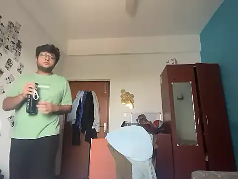 Snapshot of BeanyBag chatting on 11-24-25, 06:24 BeanyBag online show from 11-24-25, 06:24