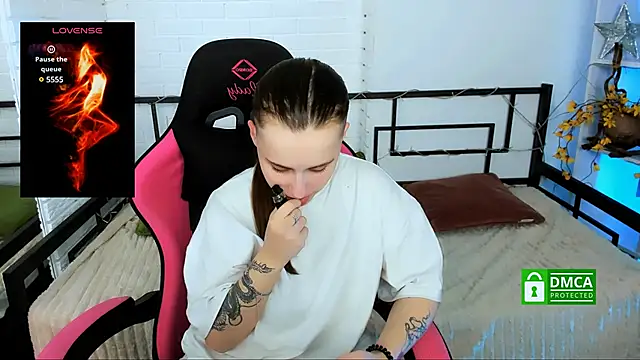 Snapshot of Dolly__Queen_ chatting on 12-19-24, 11:14 Dolly Queen online show from 12-19-24, 11:14