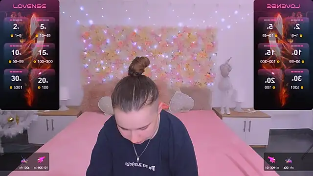 Snapshot of Dolly__Queen_ chatting on 01-15-25, 09:09 Dolly Queen online show from 01-15-25, 09:09