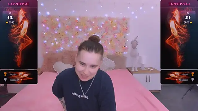 Snapshot of Dolly__Queen_ chatting on 01-16-25, 12:12 Dolly Queen online show from 01-16-25, 12:12