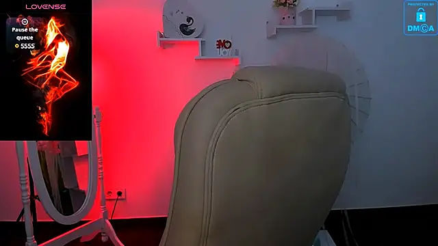 Snapshot of Dolly__Queen_ chatting on 01-24-25, 08:32 Dolly Queen online show from 01-24-25, 08:32