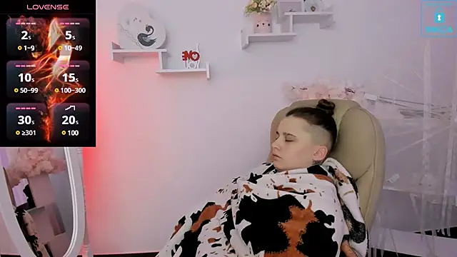 Snapshot of Dolly__Queen_ chatting on 01-31-25, 12:17 Dolly Queen online show from 01-31-25, 12:17