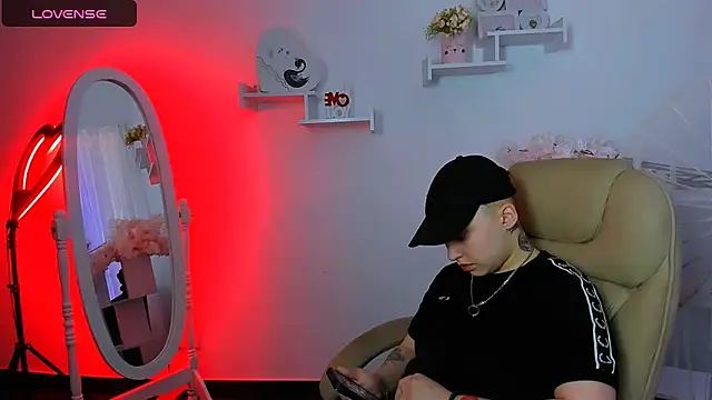 Snapshot of Dolly__Queen_ chatting on 02-15-25, 12:48 Dolly Queen online show from 02-15-25, 12:48