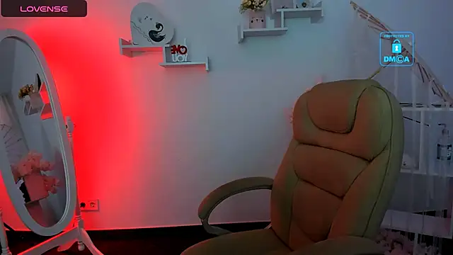 Snapshot of Dolly__Queen_ chatting on 02-25-25, 09:02 Dolly Queen online show from 02-25-25, 09:02