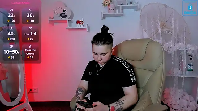 Snapshot of Dolly__Queen_ chatting on 03-19-25, 12:26 Dolly Queen online show from 03-19-25, 12:26