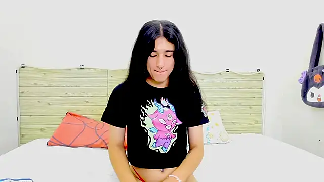 Snapshot of Evil_Queen13 chatting on 02-10-26, 08:46 Evil Queen13 online show from 02-10-26, 08:46