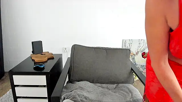 MendiPetite online show from 10-21-25, 08:48