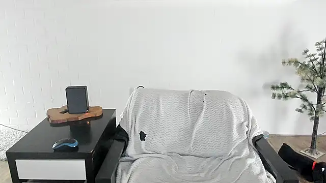 MendiPetite online show from 03-17-26, 09:29