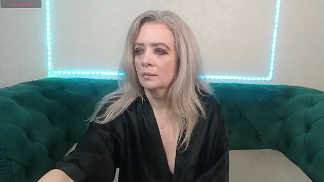 Snapshot of IvanaCharm chatting on 02-09-25, 04:25 IvanaCharm online show from 02-09-25, 04:25