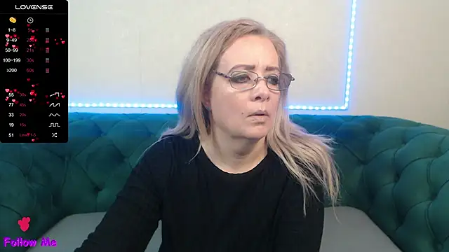 Snapshot of IvanaCharm chatting on 03-21-25, 04:17 IvanaCharm online show from 03-21-25, 04:17